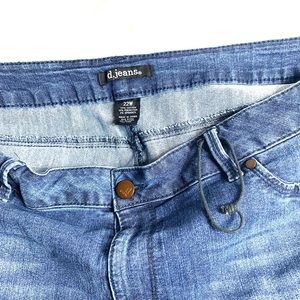 D. Jeans 22W blue jeans